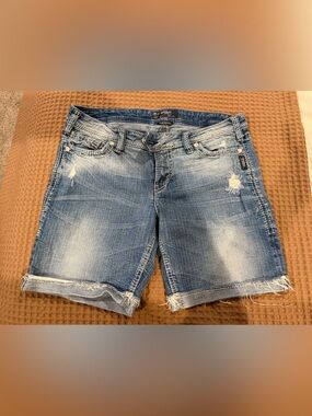 Silver Jeans women's Light Blue Distressed Straight Denim Shorts size 33
